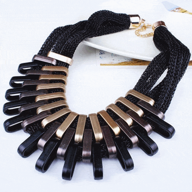 Női gallér nyaklánc geometriai medálokkal - Fekete