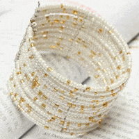 Spirál karkötő apró színes gyöngyökből - Fehér/Arany