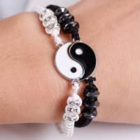 1 pár (2 darab) barátság karkötő Yin-Yang szimbólummal - Fekete/Fehér