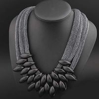 Női gallér nyaklánc csepp alakú medálokkal - Fekete
